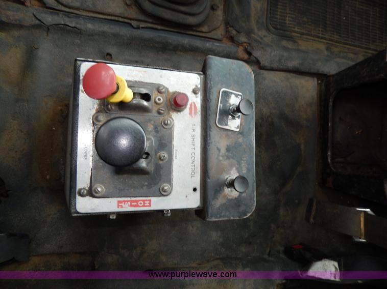 image for item D4790 1988 International F2554 barrel dump truck