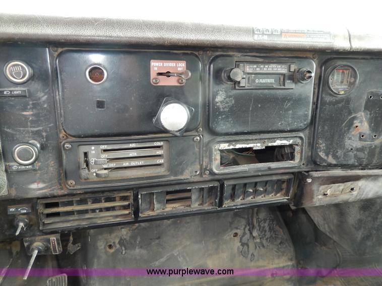 image for item D4790 1988 International F2554 barrel dump truck