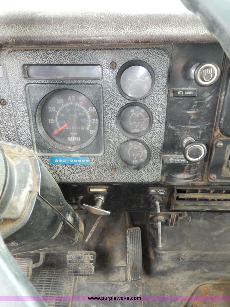 image for item D4790 1988 International F2554 barrel dump truck