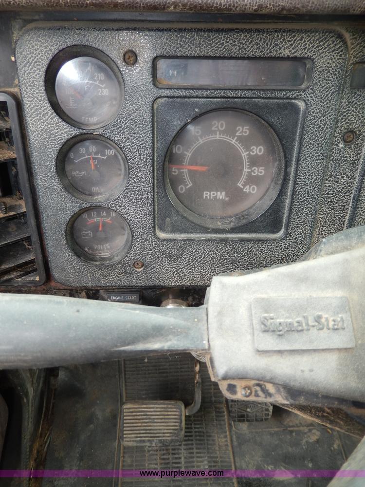 image for item D4790 1988 International F2554 barrel dump truck