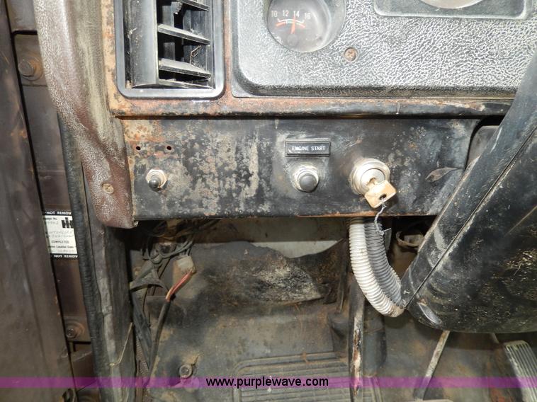 image for item D4790 1988 International F2554 barrel dump truck