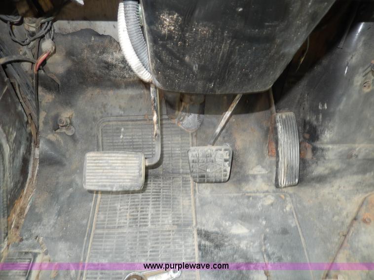 image for item D4790 1988 International F2554 barrel dump truck