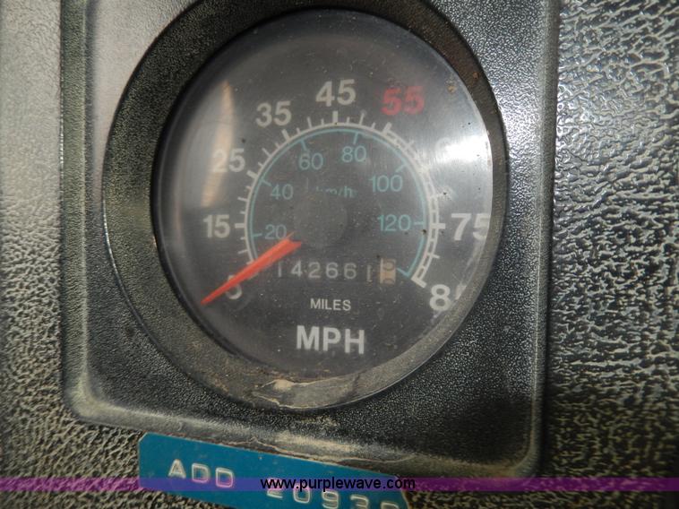 image for item D4790 1988 International F2554 barrel dump truck