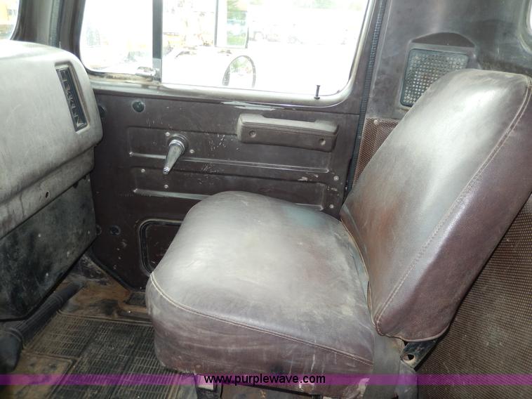 image for item D4790 1988 International F2554 barrel dump truck