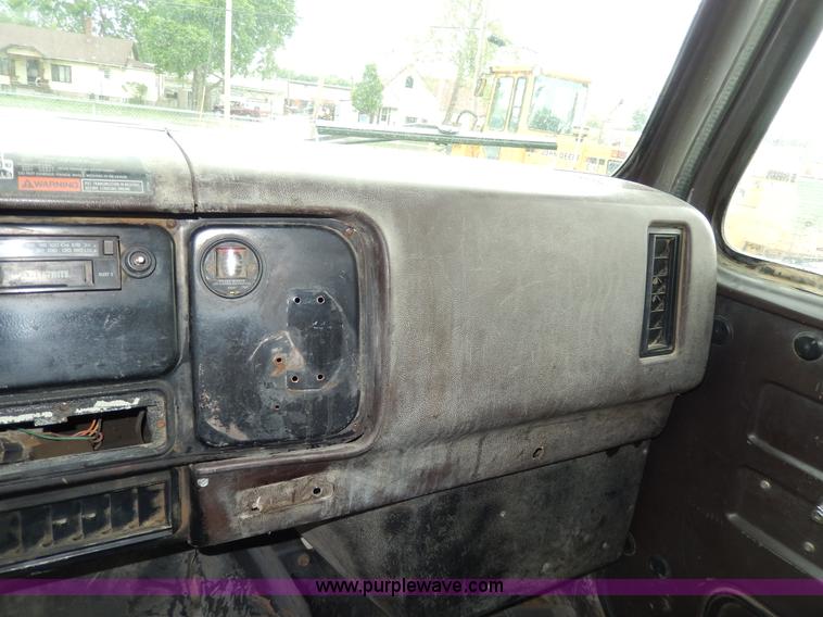 image for item D4790 1988 International F2554 barrel dump truck