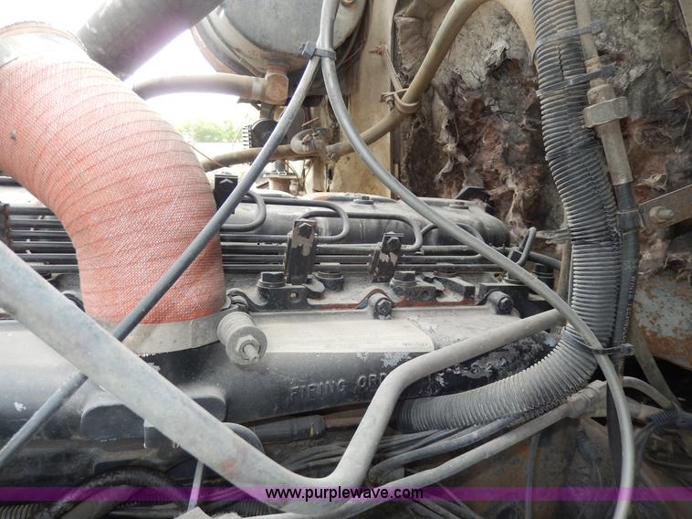 image for item D4790 1988 International F2554 barrel dump truck