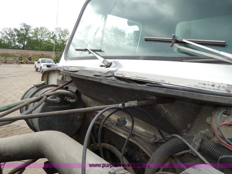 image for item D4790 1988 International F2554 barrel dump truck