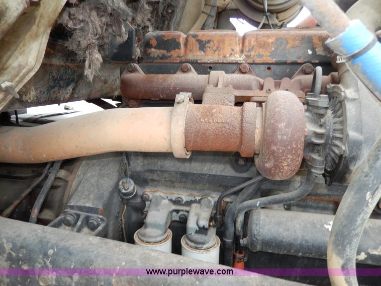 image for item D4790 1988 International F2554 barrel dump truck