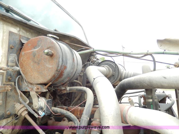 image for item D4790 1988 International F2554 barrel dump truck