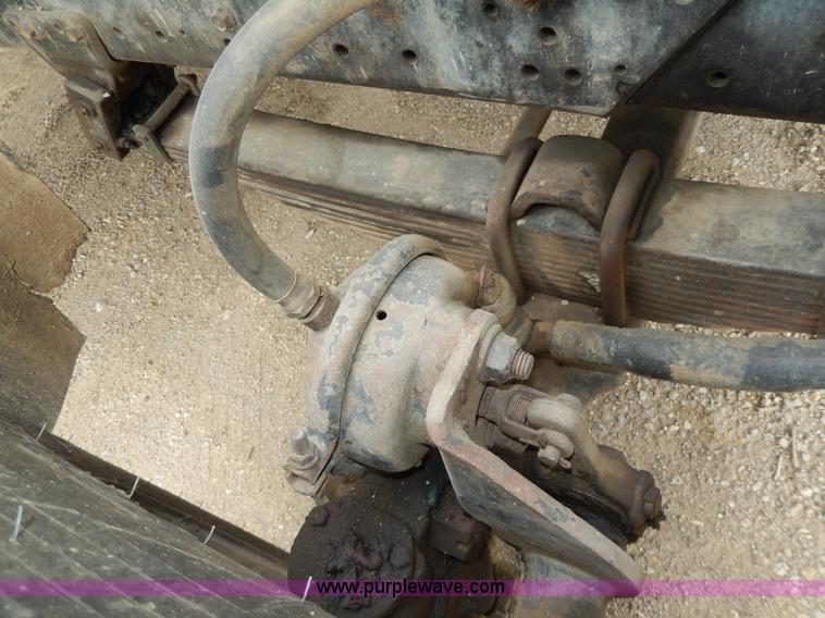 image for item D4790 1988 International F2554 barrel dump truck