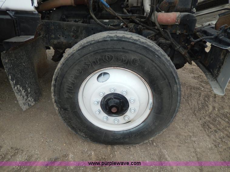 image for item D4790 1988 International F2554 barrel dump truck