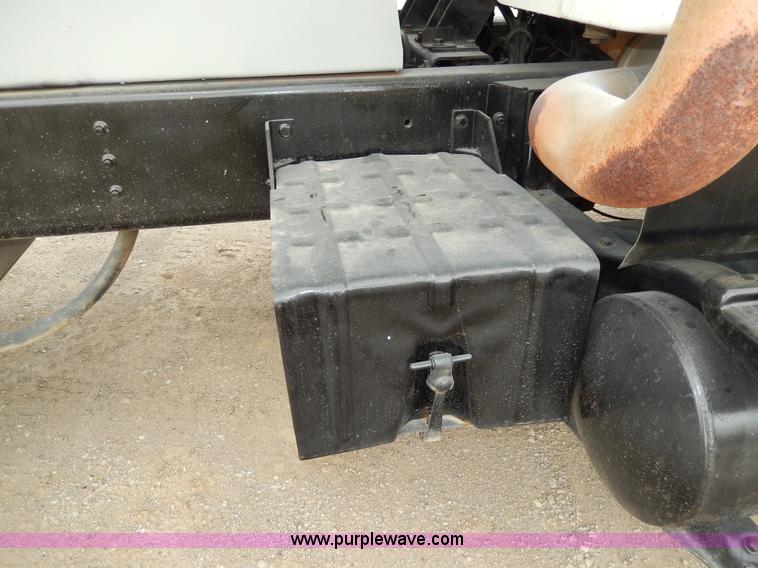 image for item D4790 1988 International F2554 barrel dump truck