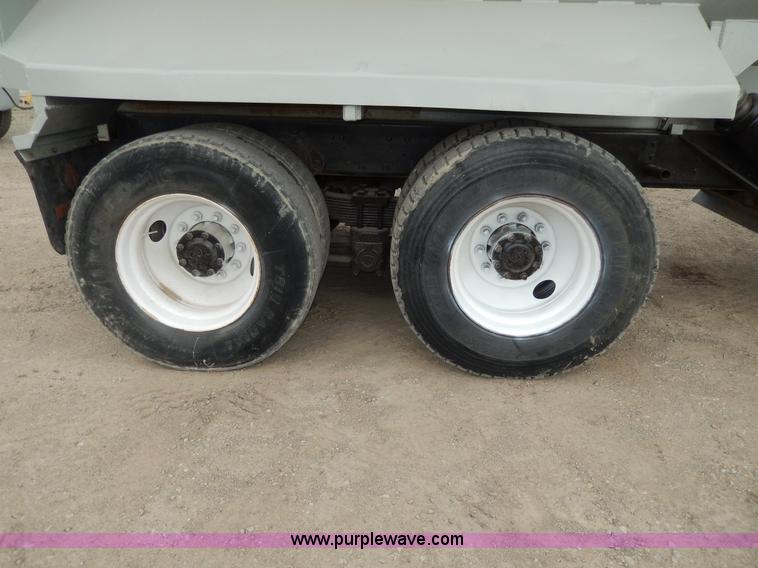 image for item D4790 1988 International F2554 barrel dump truck