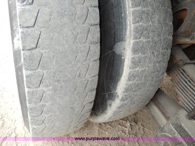 image for item D4790 1988 International F2554 barrel dump truck