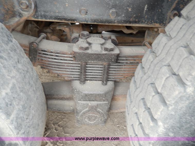 image for item D4790 1988 International F2554 barrel dump truck