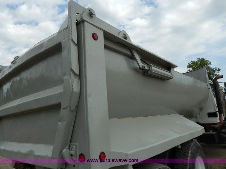 image for item D4790 1988 International F2554 barrel dump truck