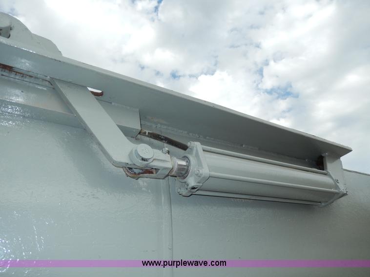 image for item D4790 1988 International F2554 barrel dump truck