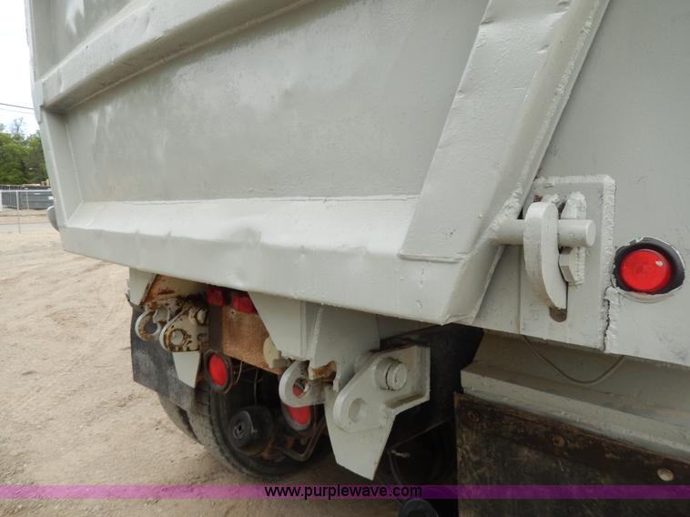 image for item D4790 1988 International F2554 barrel dump truck