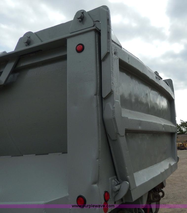 image for item D4790 1988 International F2554 barrel dump truck