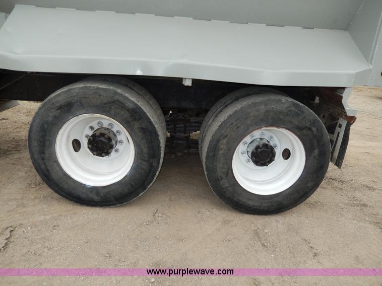 image for item D4790 1988 International F2554 barrel dump truck
