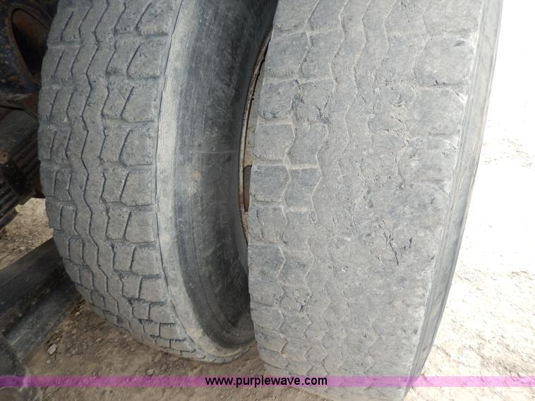 image for item D4790 1988 International F2554 barrel dump truck