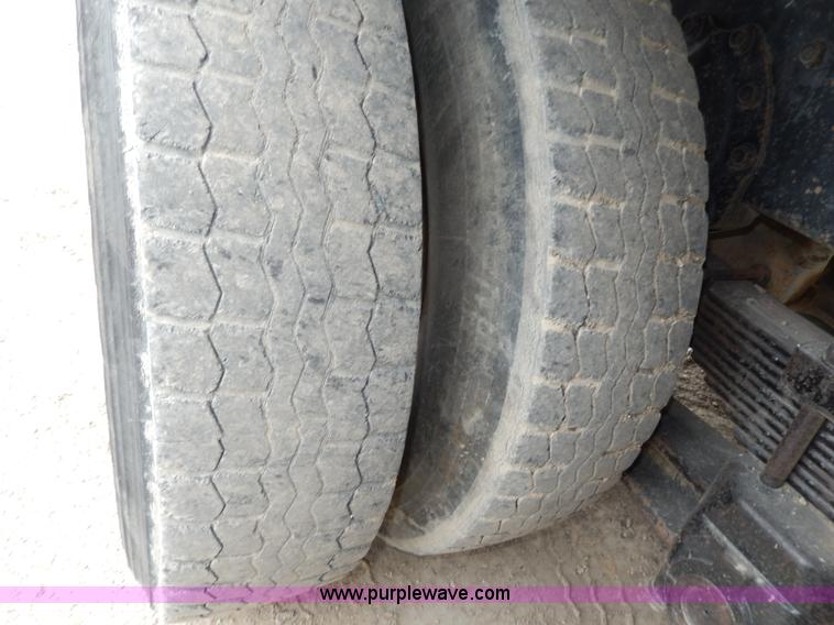 image for item D4790 1988 International F2554 barrel dump truck