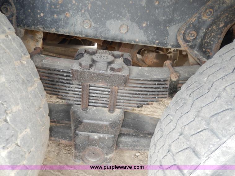 image for item D4790 1988 International F2554 barrel dump truck