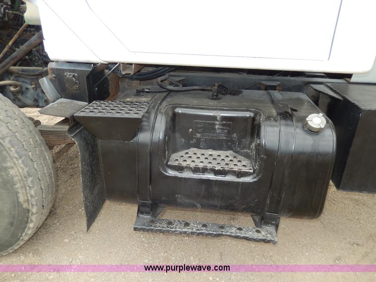 image for item D4790 1988 International F2554 barrel dump truck