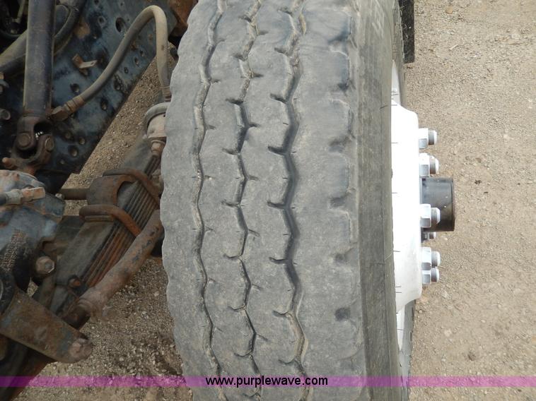 image for item D4790 1988 International F2554 barrel dump truck