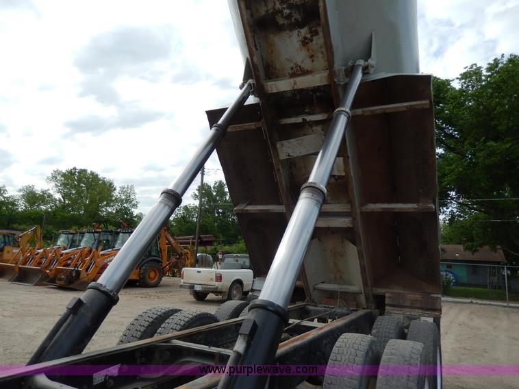 image for item D4790 1988 International F2554 barrel dump truck