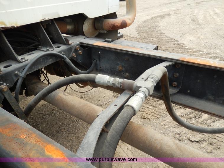 image for item D4790 1988 International F2554 barrel dump truck