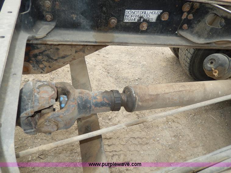 image for item D4790 1988 International F2554 barrel dump truck