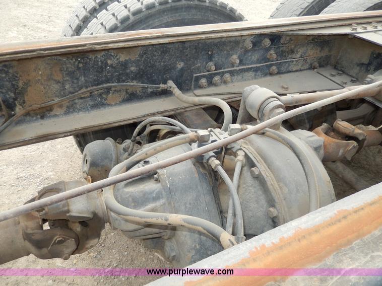 image for item D4790 1988 International F2554 barrel dump truck