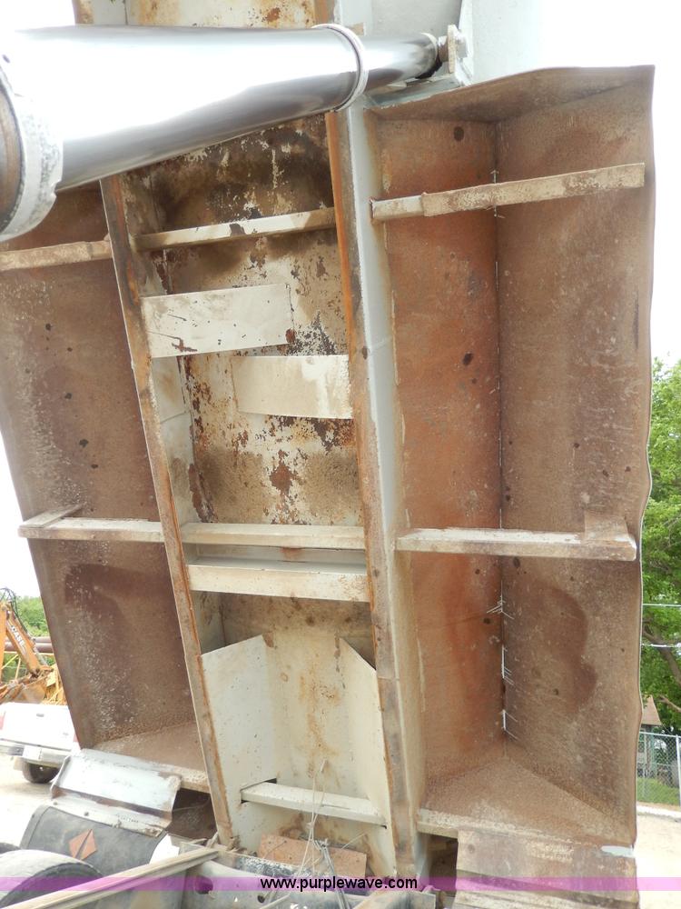 image for item D4790 1988 International F2554 barrel dump truck