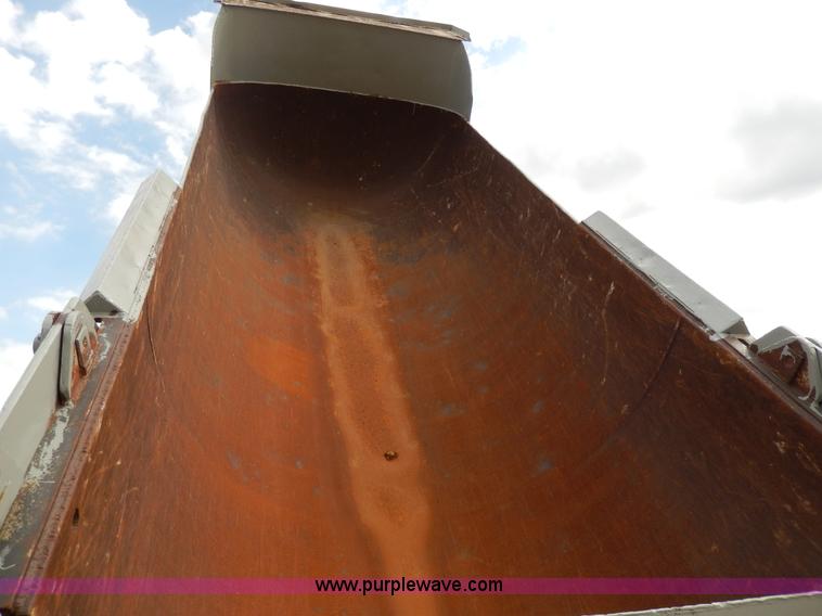 image for item D4790 1988 International F2554 barrel dump truck