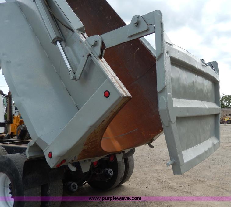 image for item D4790 1988 International F2554 barrel dump truck
