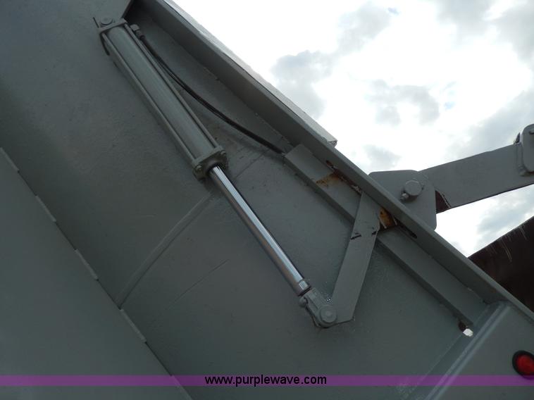 image for item D4790 1988 International F2554 barrel dump truck