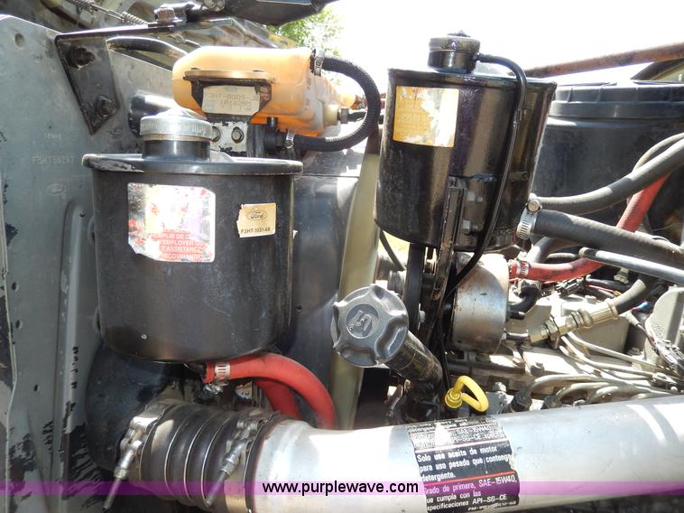 image for item D8074 1994 Ford F700 flatbed truck