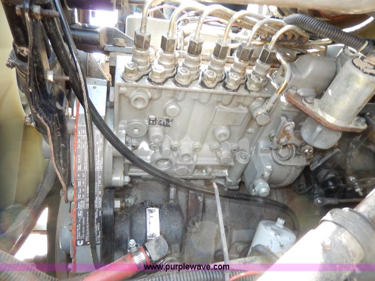 image for item D8074 1994 Ford F700 flatbed truck