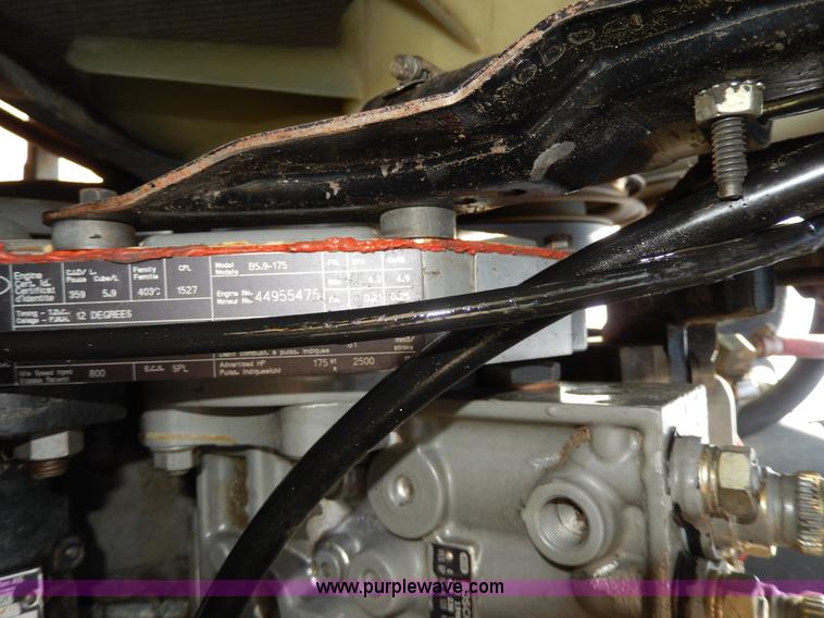 image for item D8074 1994 Ford F700 flatbed truck