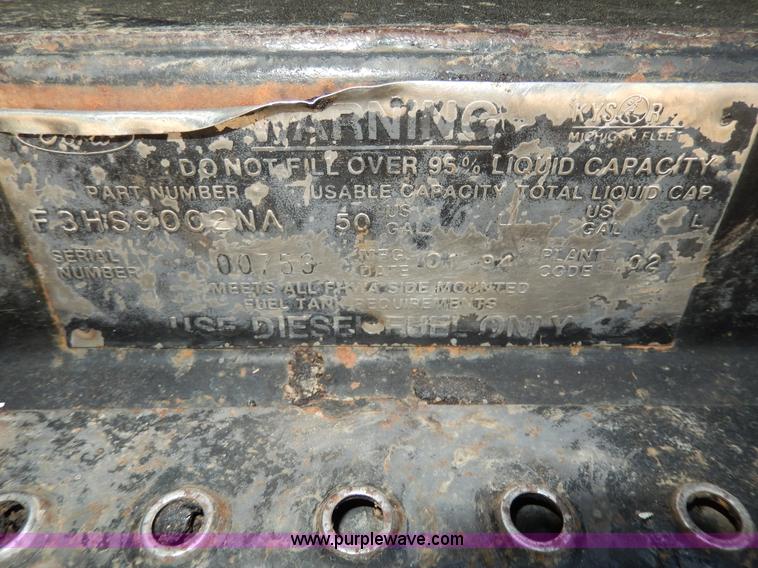 image for item D8074 1994 Ford F700 flatbed truck