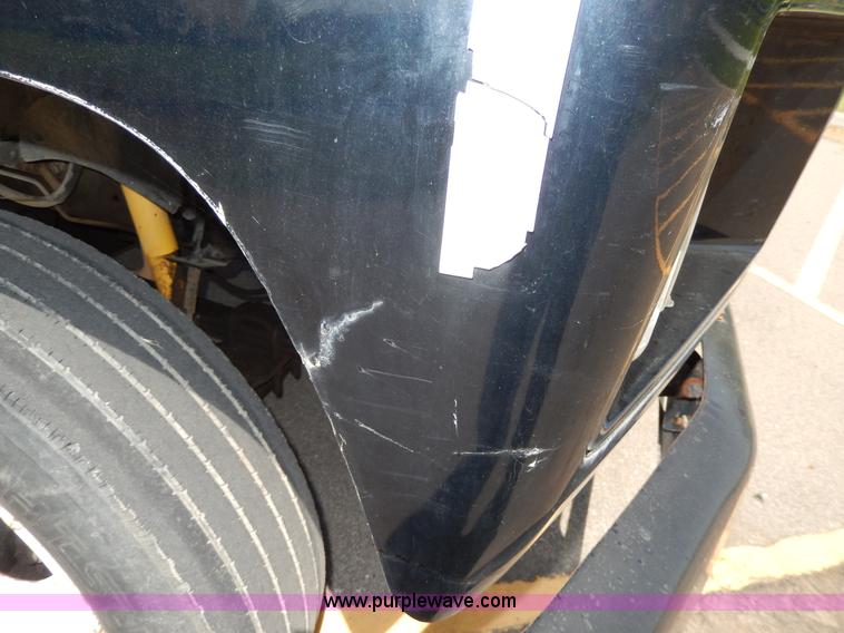 image for item D8074 1994 Ford F700 flatbed truck