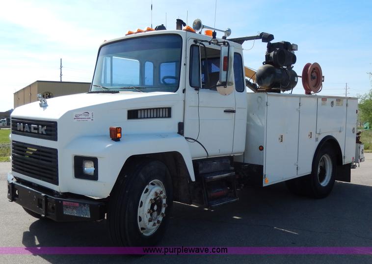 image for item D8076 1986 Mack utility crane truck