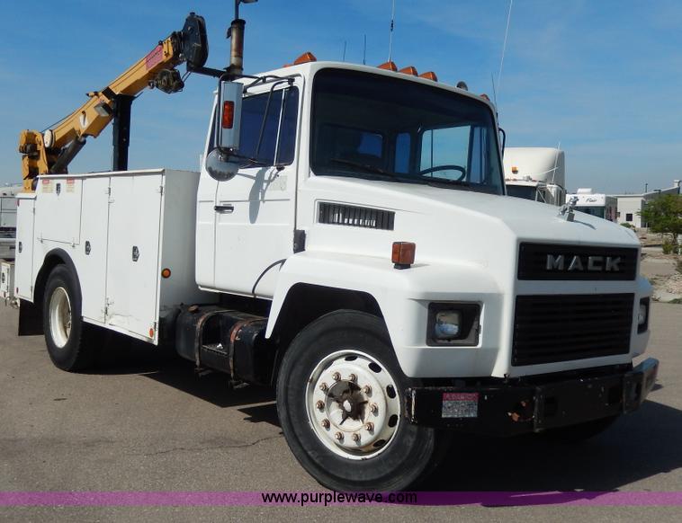 image for item D8076 1986 Mack utility crane truck