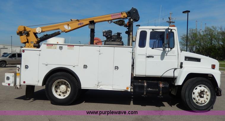 image for item D8076 1986 Mack utility crane truck