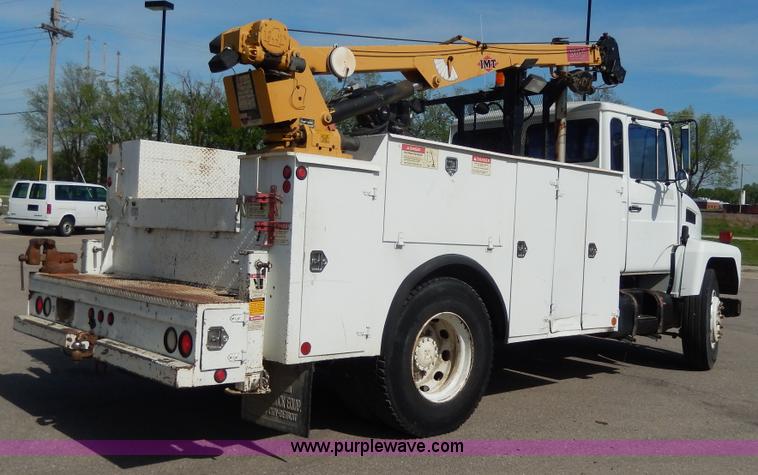 image for item D8076 1986 Mack utility crane truck