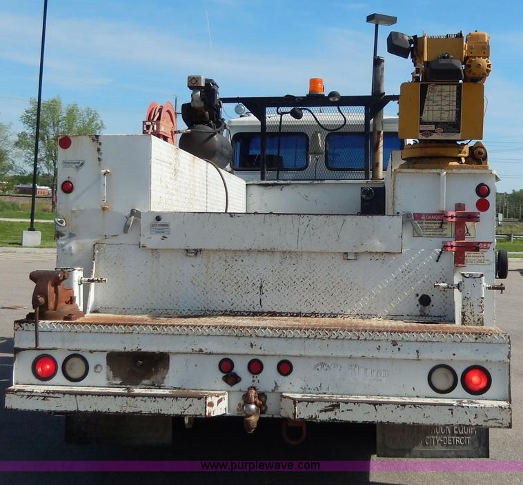 image for item D8076 1986 Mack utility crane truck