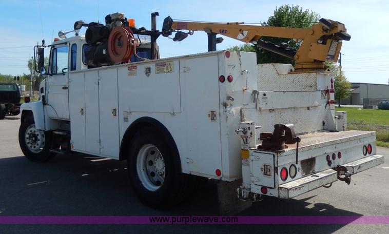 image for item D8076 1986 Mack utility crane truck