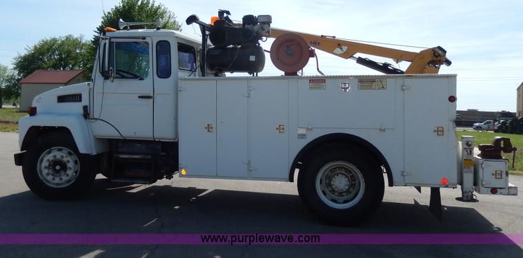 image for item D8076 1986 Mack utility crane truck