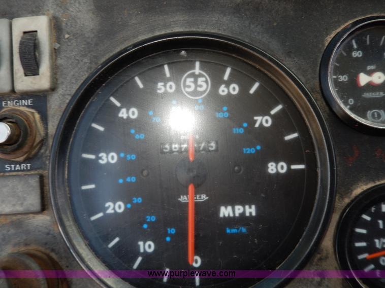 image for item D8076 1986 Mack utility crane truck